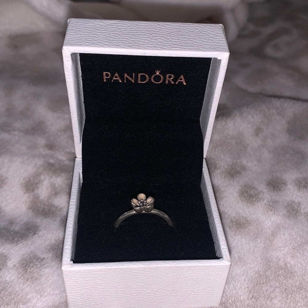 Pandora ring🚨🚨🚨sold